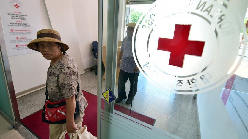 Elderly South Korean residents who left behind relatives in North Korea visit the Red Cross office in Seoul to fill out applications for an expected inter-Korean family reunion programme (7 September 2015)