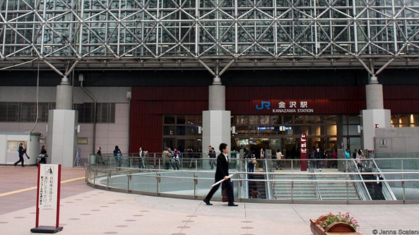 Nhà ga xe lửa tuyệt đẹp của Kanazawa