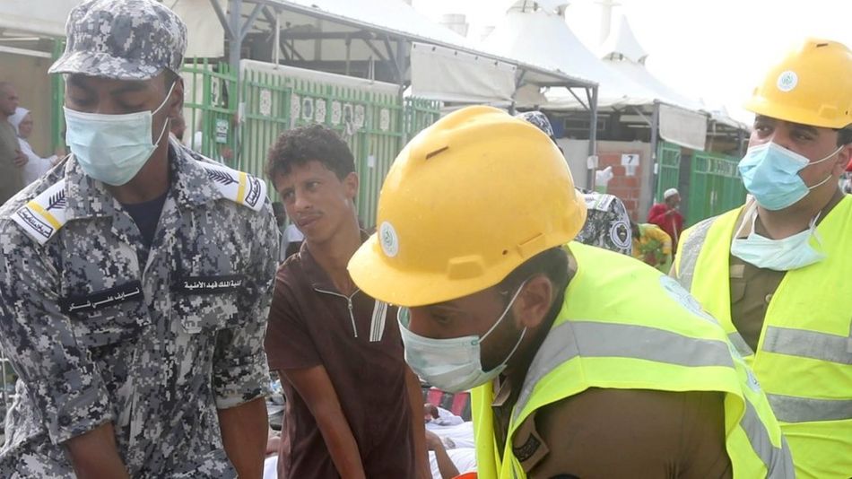 Rescue workers carry the bodies of Muslim pilgrims after a stampede at Mina, outside the holy Muslim city of Mecca, in Saudi Arabia 24 September 2015