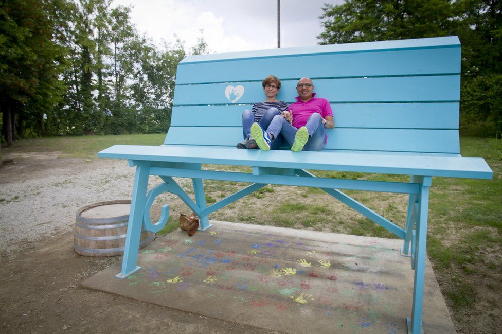 Italian League of the Deaf bench, Roberta (left) and her husband Corrado