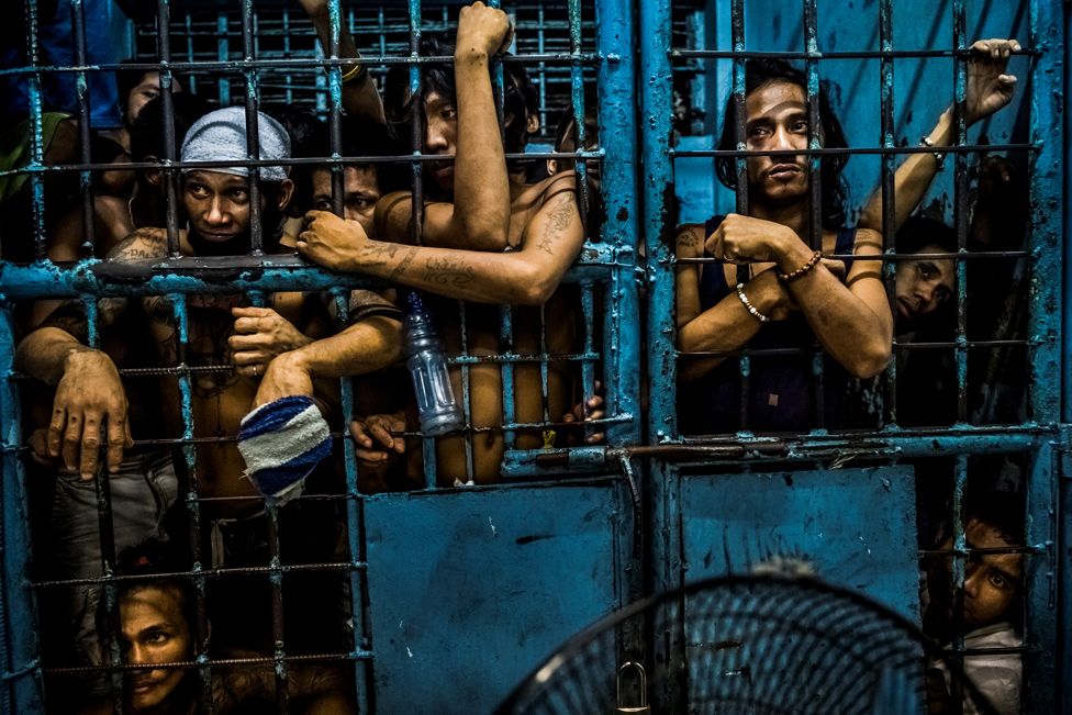 заключенные в полицейском участке в Маниле на Филиппинах