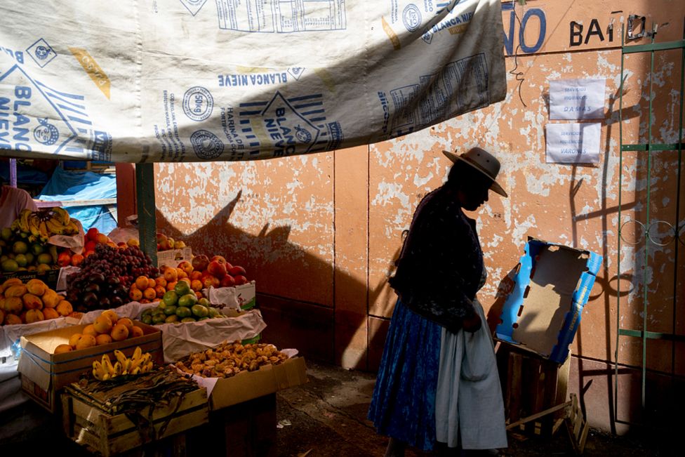 Puno, Lake Titicaca - by Robert Holmes (USA)