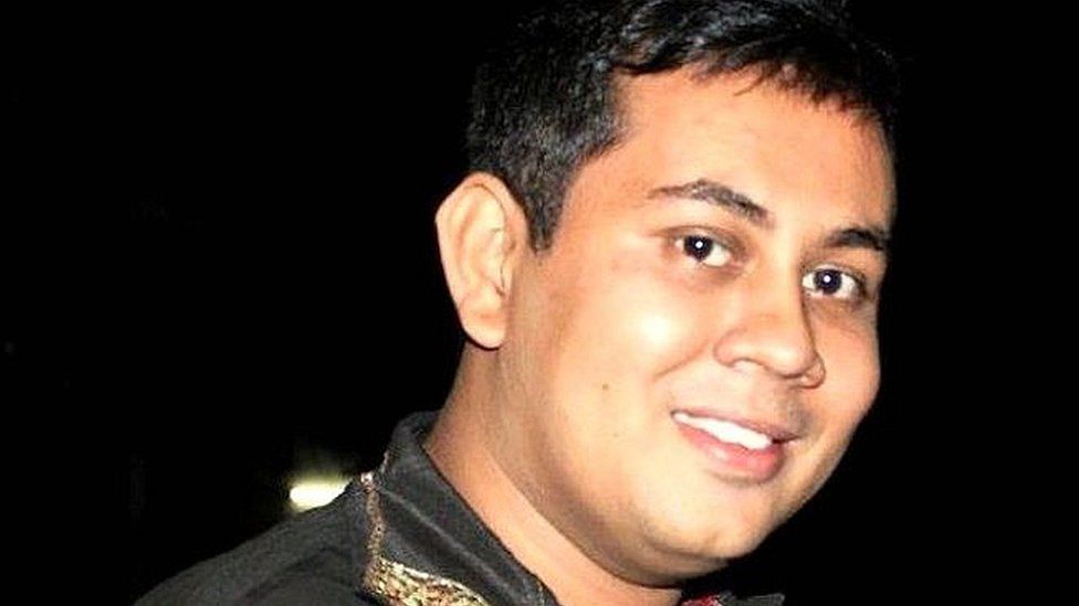 Bangladesh blogger hacked to death
