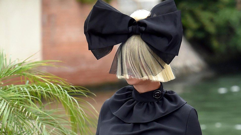 Sia To Direct Film Starring Young Muse Maddie Ziegler Bbc News