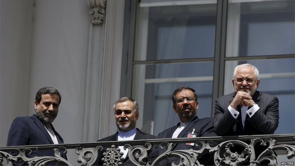 Mohammad Javad Zarif (right) and members of the Iranian negotiating team at Palais Coburg hotel (10/07/15)