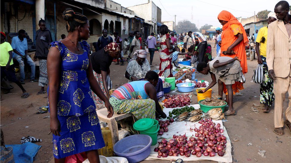 தலைநகர் ஜூபாவின் தென் மேற்கு பகுதியில் அமைந்திருக்கும் யெய் சந்தையில் இருக்கும் தெற்கு சூடானிய காய்கறி கடை