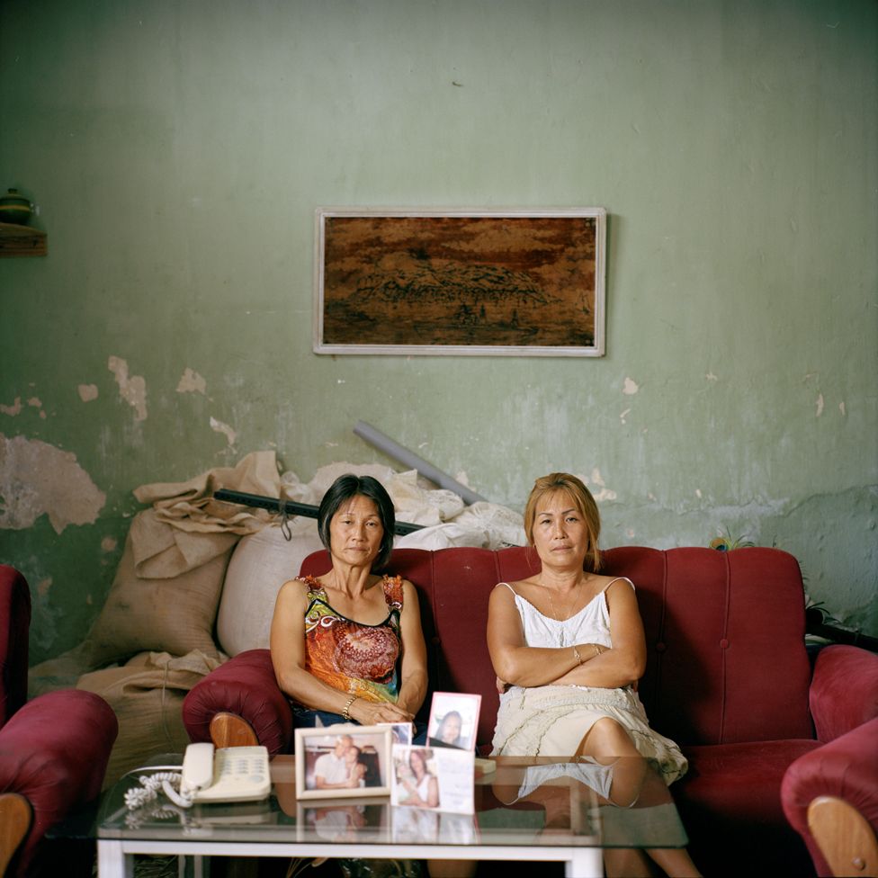 Sisters Olga and Adelina Lim Hi, one of the few Korean descendants in Cuba who do not have mixed heritage.