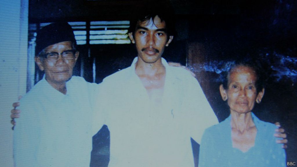 Jokowi kecil 'suka menangis jika ditinggal di rumah' - BBC ...