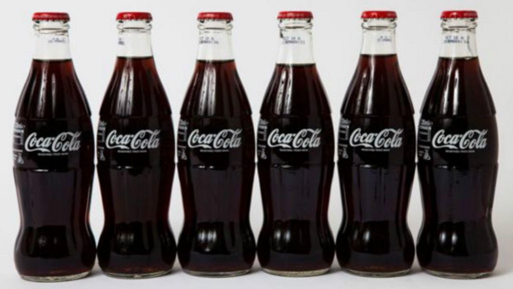 Ícone do design, garrafa de CocaCola faz 100 anos BBC Brasil