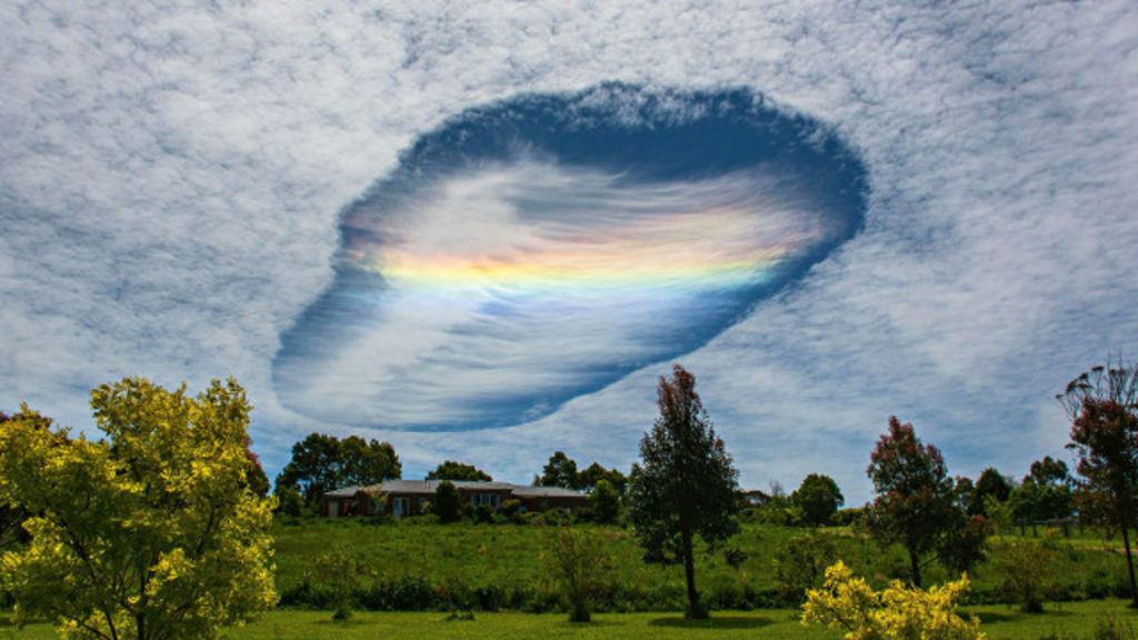 ¿Qué es el extraño agujero que se formó en el cielo de Australia? - BBC Mundo