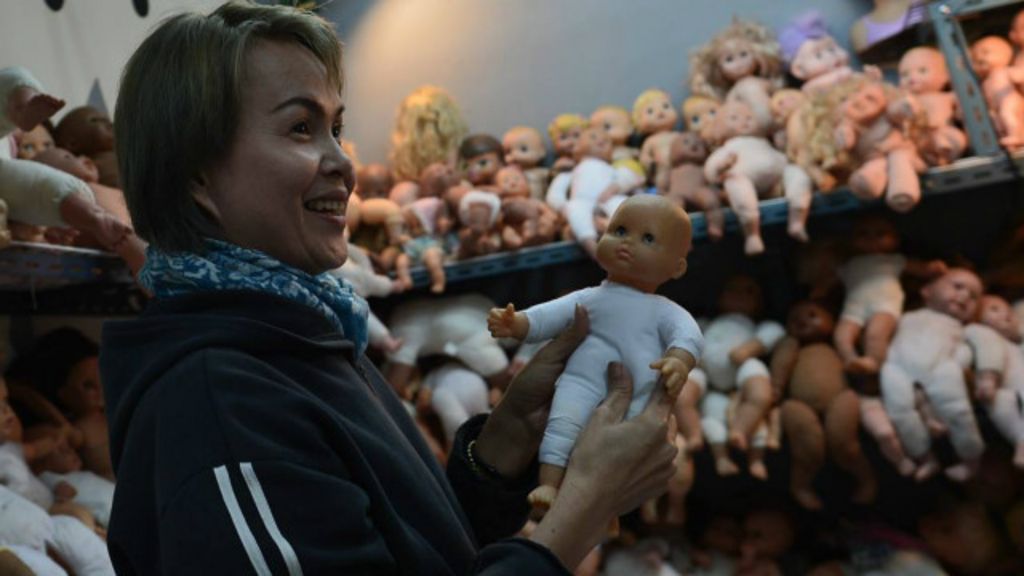 Keranjingan memelihara 'boneka keberuntungan' di Thailand ...