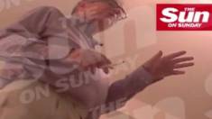 Hình Lord Sewel từ video do báo The Sun đăng tải 