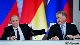 http://ichef-1.bbci.co.uk/news/ws/304/amz/worldservice/live/assets/images/2013/06/19/130619172600_putin_yakunin_304x171_rianovosti.jpg