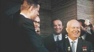 No quien, sino el ¿Por que asesinaron a Jhon F. Kennedy?