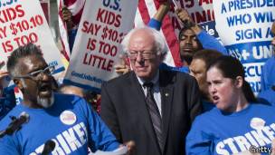 Sanders durante una manifestación