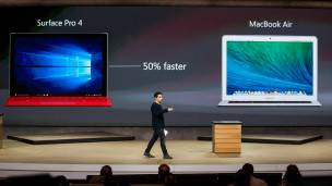 El vicepresidente de Microsoft, Panos Panay, comparó sus productos con los de Apple para ponerlos en valor. En la imagen, la tableta Sufrace Pro4.