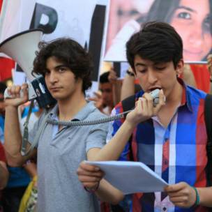 151012182453_ali_deniz_uzatmaz_351x351_emep_nocredit.jpg