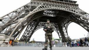 Wanajeshi wanalinda mji wa Paris