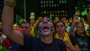 Manifestantes contra el gobierno de Brasil. 