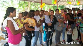 Reunión de la Asociación de Mujeres Víctimas de Medicamentos Falsificados en Arauca.