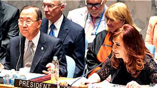 Cristina Kirchner, presidenta de Argentina, junto al secretario general de la ONU, Ban Ki-moon