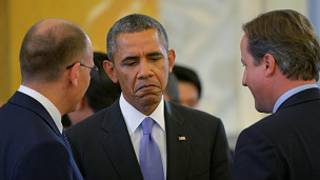 Le président Barack Obama discutant avec le président du conseil italien Enrico Letta et le premier mininstre britannique David Cameron.