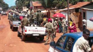 Des soldats tchadiens en patrouille à Bangui, en août 2013