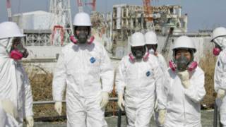 Trabajadores en Fukushima