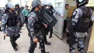 Tropa entrando em presídio do Maranhão (Reuters)