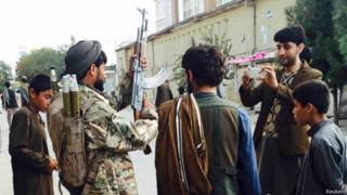 150930123216_afgan_taliban_selfie_624x351_reuters.jpg