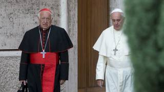 151006142656_papa_francisco_cardenal_ezz