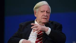 151110155850_helmut_schmidt_640x360_getty.jpg