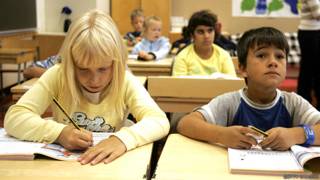 Alumnos en una escuela en Finlandia