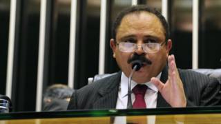 Renan chama decisão de Maranhão de 'brincadeira com democracia' e dá continuidade ao impeachment