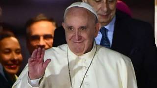 160213020837_sp_pope_francis_arrives_in_