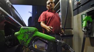 160218203600_venezuela_gasolina_bomba_no
