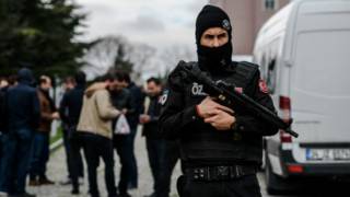 Zaman gazetesi önünde ikinci polis müdahalesi