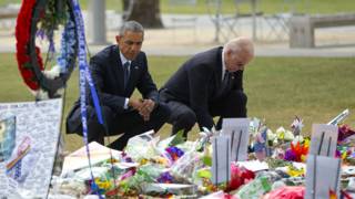 Обама и Байден у мемориала