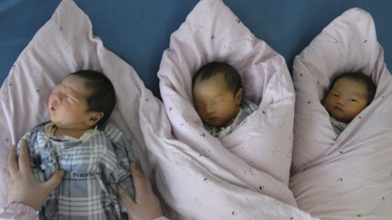 Китай разрешил рожать больше детей: цифры и прогнозы - BBC Русская служба