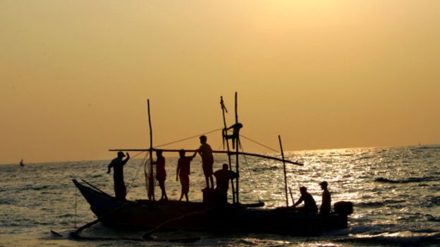 'இலங்கை மீனவரை இழுத்துச் சென்ற இந்தியப் படகுகள்'