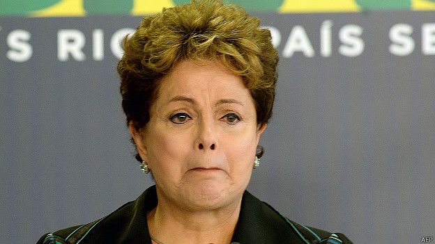 Presidenta brasileña, Dilma Rousseff, emocionada al recibir el informe final de la Comisión de la Verdad.