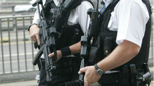 150101000146_british_police_offciers_640