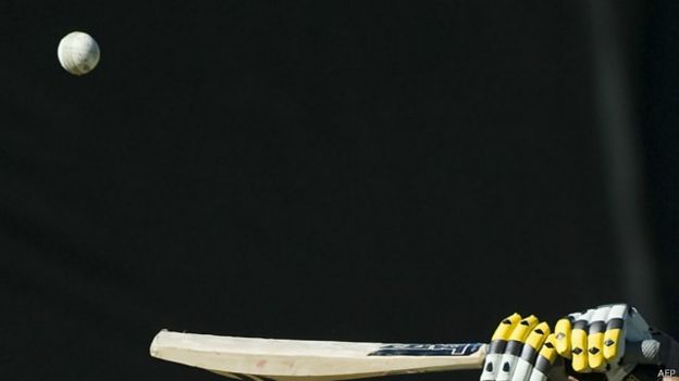 150420145501_cricket_bat_and_ball_640x36