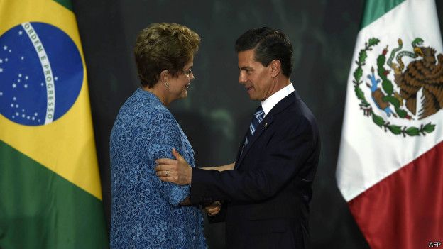 El presidente mexicano Enrique Peña Nieto recibe a su homóloga brasileña, Dilma Rousseff.