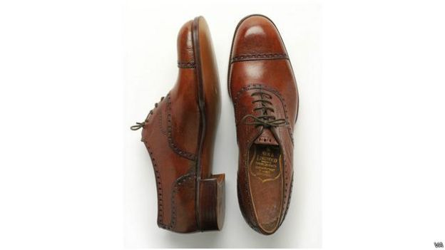 Sepatu buatan Manolo Blahnik mencapai harga £3.000 atau Rp60 juta.