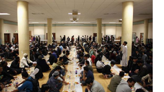 http://ichef-1.bbci.co.uk/news/ws/624/amz/worldservice/live/assets/images/2015/06/24/150624143325_muslim_britain_640x360_getty_nocredit.jpg
