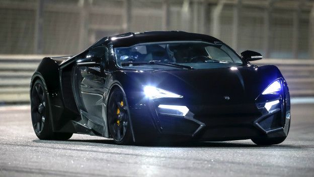 Conheça o 1º supercarro árabe, com faróis de diamante e ouro nos assentos