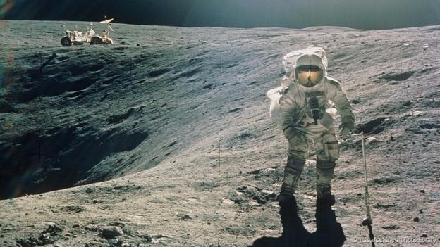 150713152254_moon_village_3.png