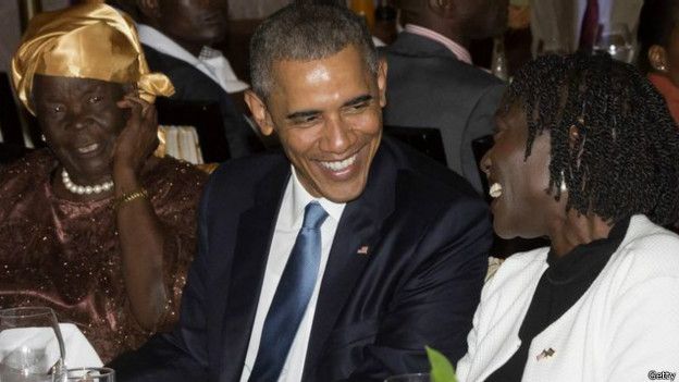 Барак Обама ужинает с родственниками в Найроби (24 июля 2015 г.)