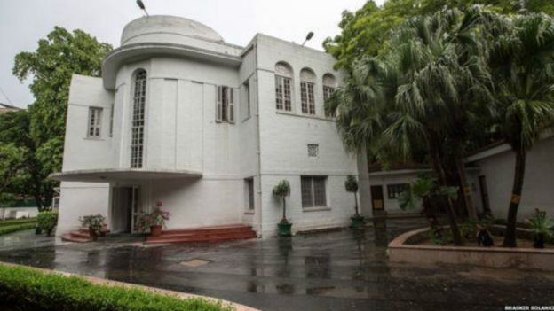 150725114939_ghost_banglow_delhi_512x288